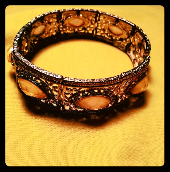 💙Yellow/Gold Bracelet - Picture 1 of 3